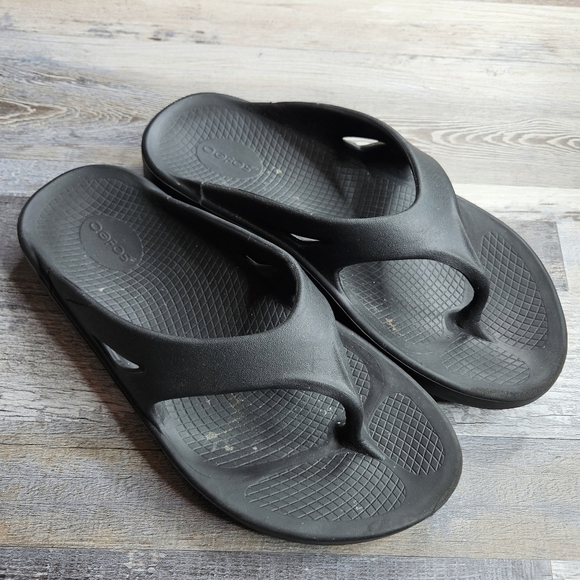 Oofos Black Flip Flop Sandals Size 42 Men\'s 9 or Women\'s 11 main image 3